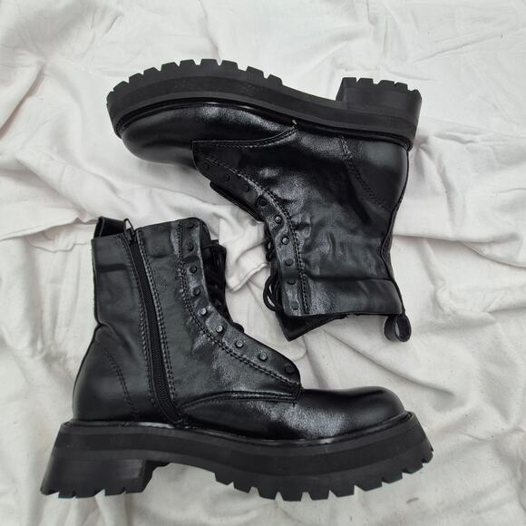 NEW Dolce Vita Women's Ranier Fashion Boot Black leather lug soles size 10 - Picture 2 of 7